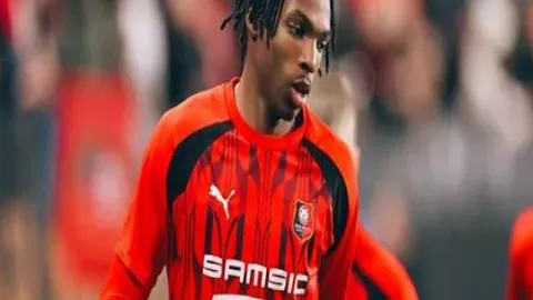 “姆巴佩与C罗实力旗鼓相当，性格迥异鲜明”